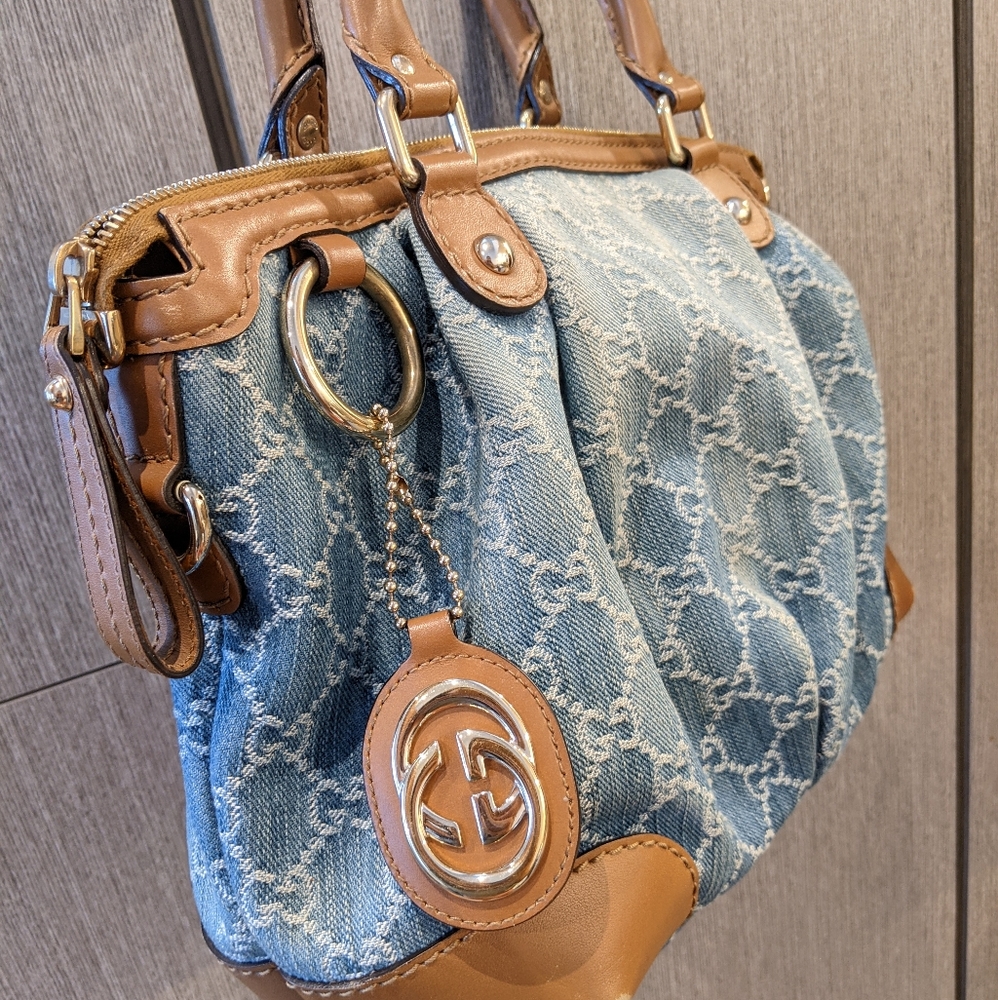 Gucci: Denim Sukey Monogram GG Logo Keychain Shoulder Bag - Picture 6 of 17